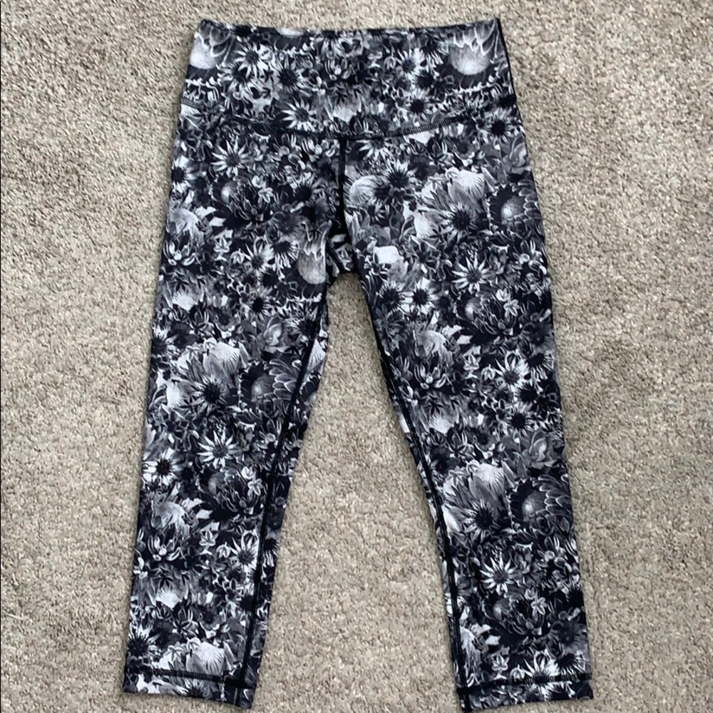 Lululemon In Movement Cropped pants